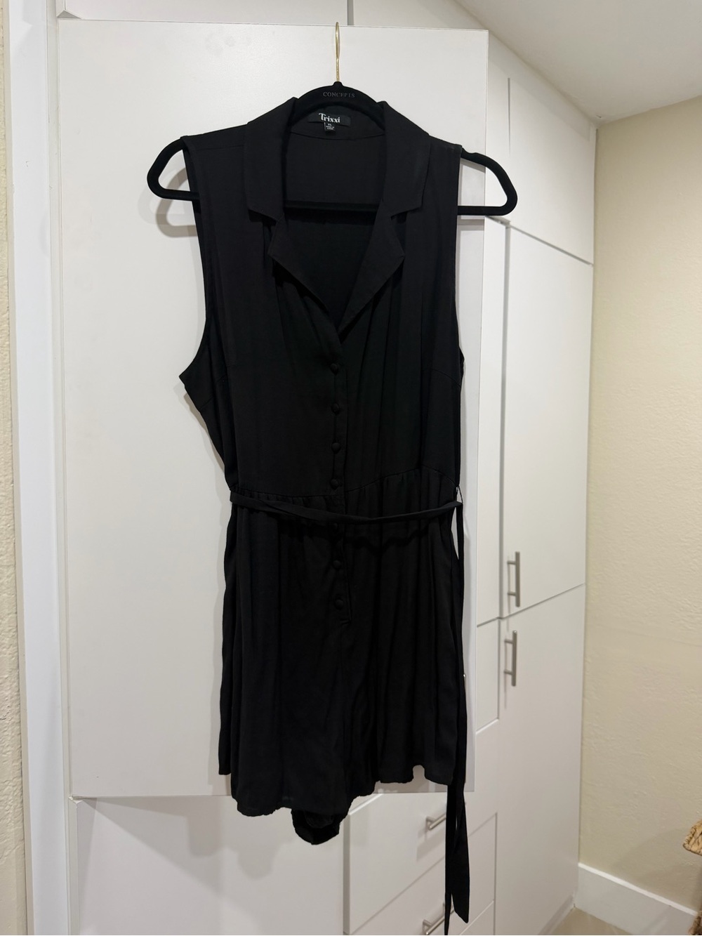 Trixxi Black Sleeveless Button-Front Dress with Waist Tie